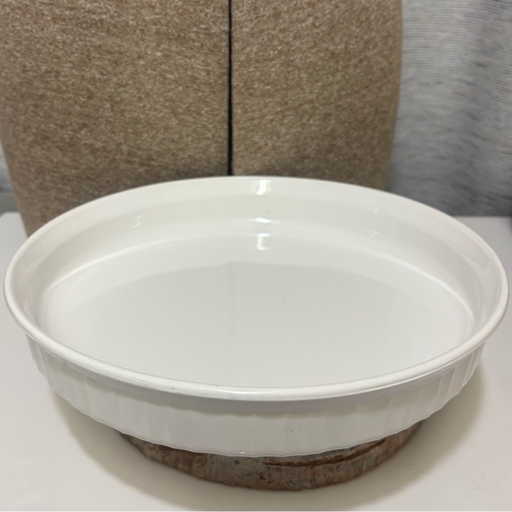 Corningware F-3-B. French Quiche 10” Round White Ceramic Dish